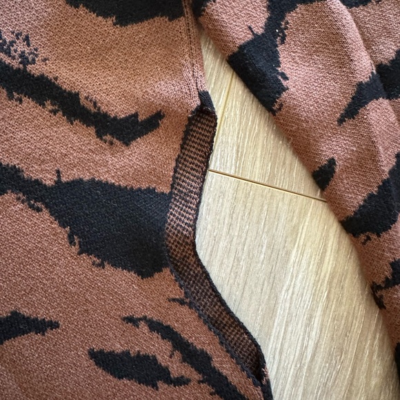 NA-KD Brown and Black Tiger Print sweater Dress with side cut out - Picture 4 of 7